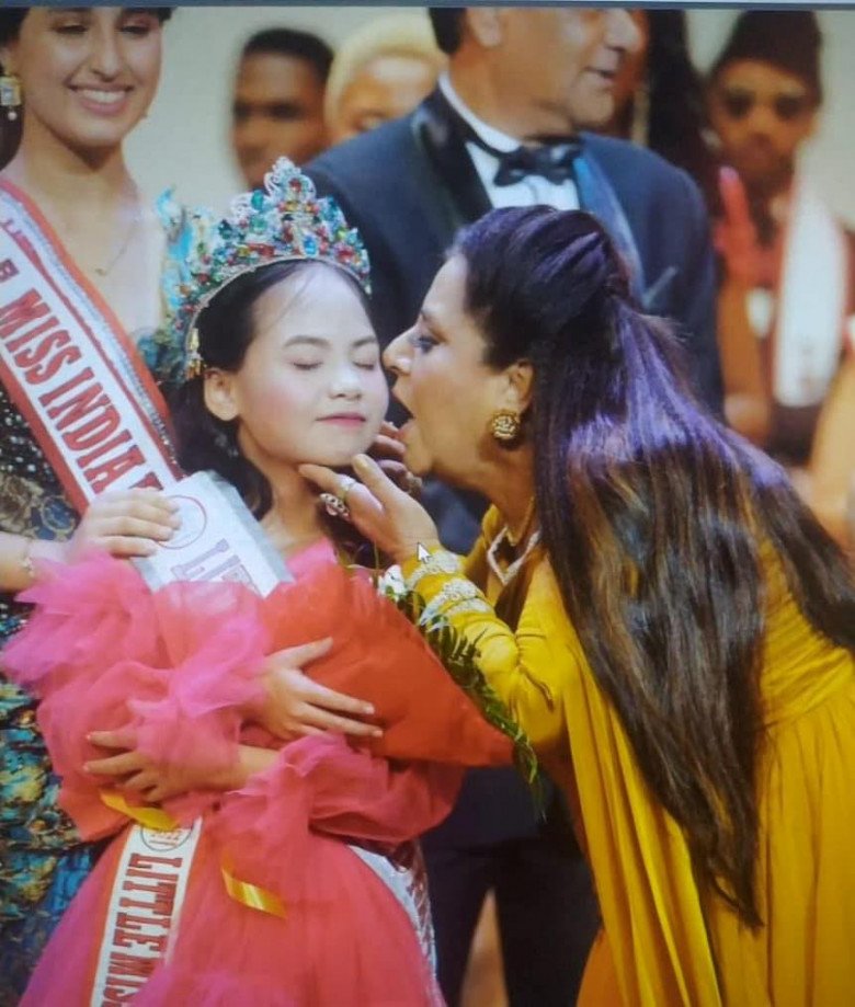 Cặp mẹ con cùng đăng quang Hoa hậu: Chi 1 tỷ sang Ấn Độ, con gái là mẫu nhí nổi tiếng - 8