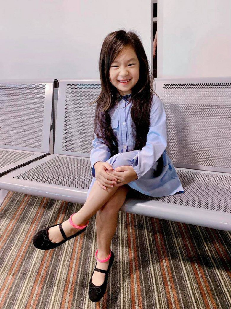 Ly Hai's daughter is getting older and more beautiful like her mother, 9 years old has shown her talent amp;#34;face paintingamp;#34;  both skillful and cute - 8