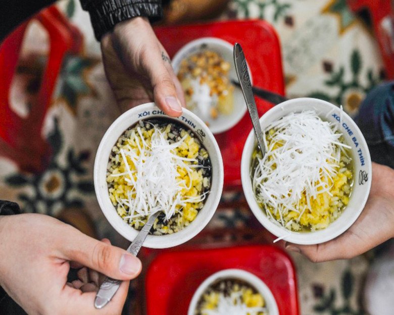 What's so special about Hanoi's oldest 90-year-old tea shop that is always full of customers?  - 4