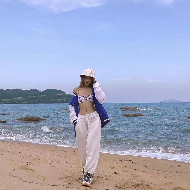 Hot girl Da Nang received rude comments for wearing the wrong lingerie to the beach - 7