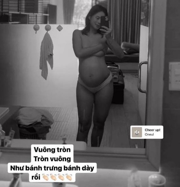 Near the date of birth, close friend Dam Thu Trang covered her chest with her hand, showing off her figure amp;#34;round and squareamp;#34;  - 3