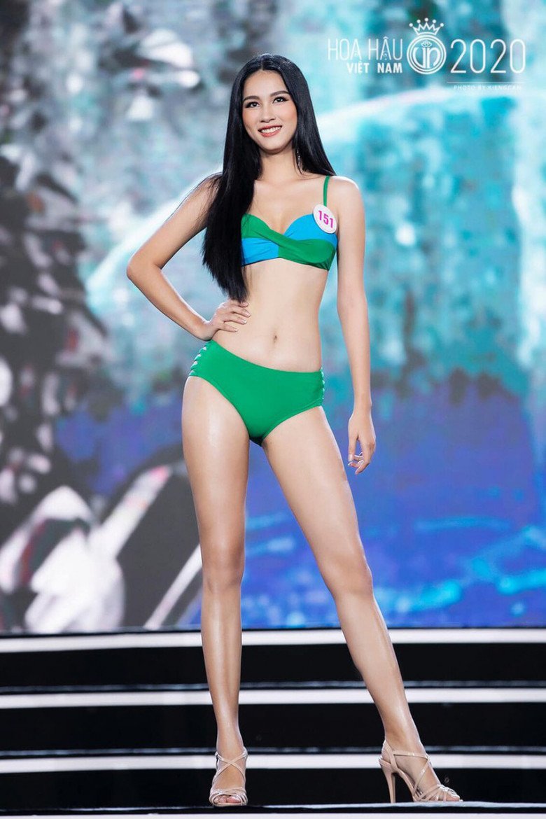 Quang Ngai's long legs, 1m76 high, are as beautiful as fairies with 