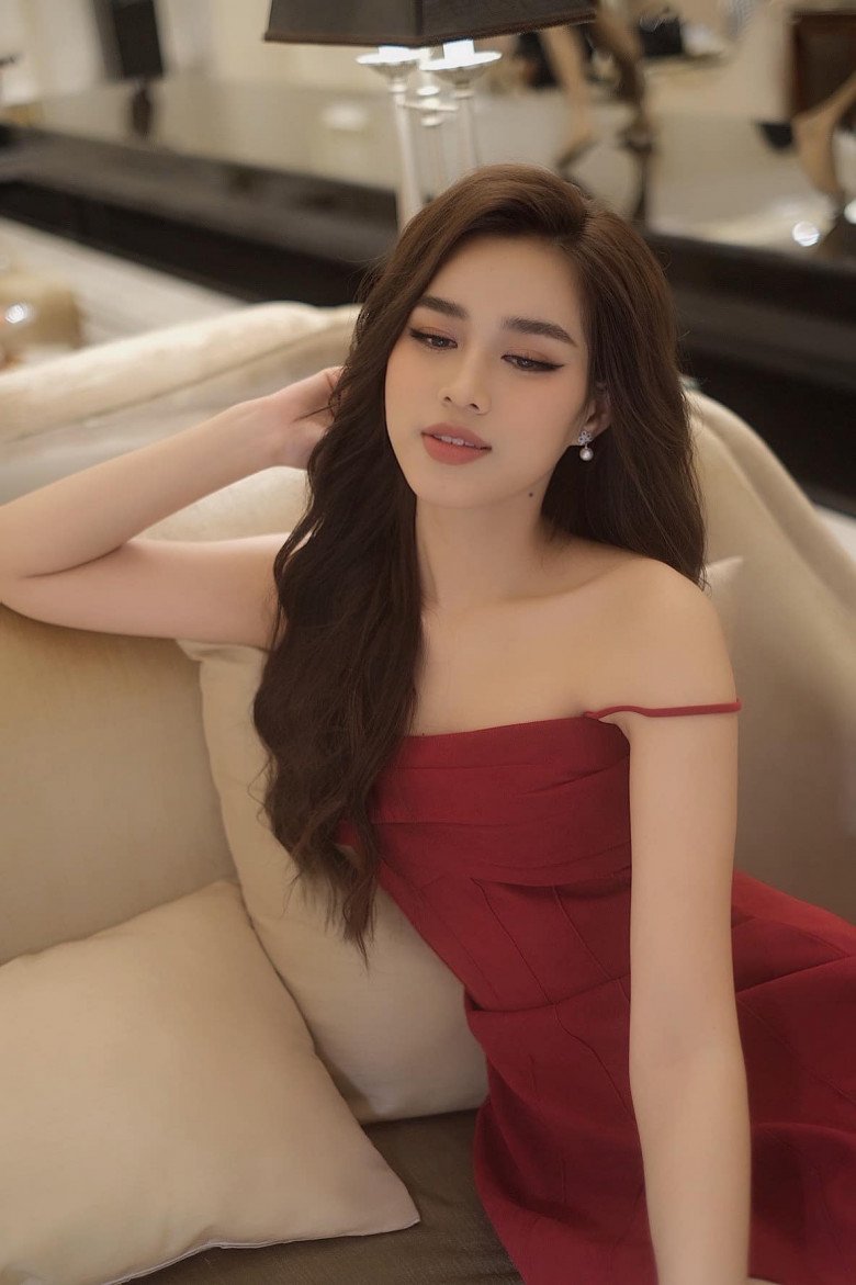 The youngest Miss Vietnam surprised when she changed her dress style from personality to sexy - 6