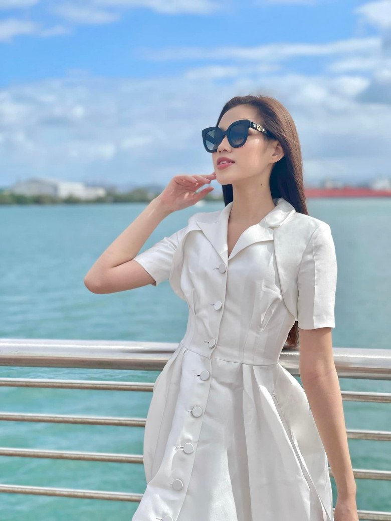 The youngest Miss Vietnam surprised when she changed her dress style from personality to sexy - 13