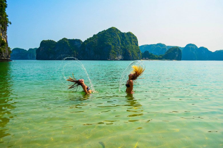 Discovering an extremely rare two-sided island in Vietnam, the water is as clear as the West sky - 4