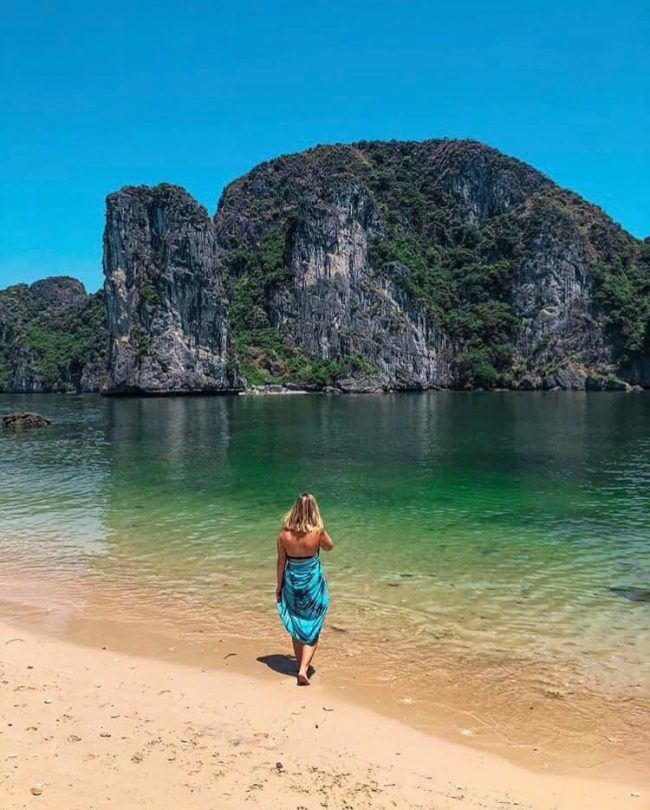 Discovering an extremely rare two-sided island in Vietnam, the water is as clear as the West sky - 3
