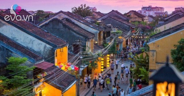 Hoi An is in the top of a beautiful destination for people who love to walk by car