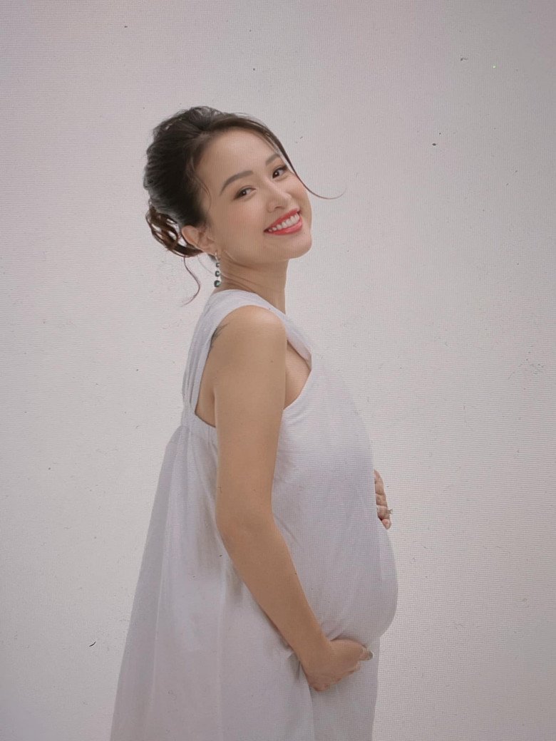 Vân Hugo khoe bình sữa sánh đặc sau sinh » Báo Phụ Nữ Việt Nam