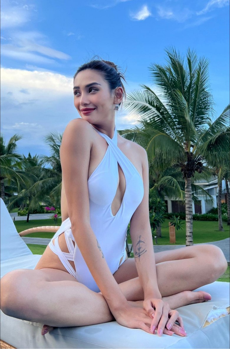 Sở hữu những đường nét gương mặt hơi Tây, cùng nước da ngăm, vóc dáng khô mỡ, Võ Hoàng Yến như thể đang hồi xuân.