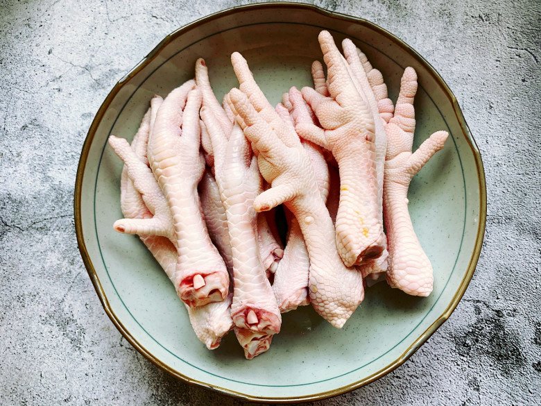 Boiled chicken feet are boring forever, bringing this kind of stock can make a mouth-watering dish with rice - 1