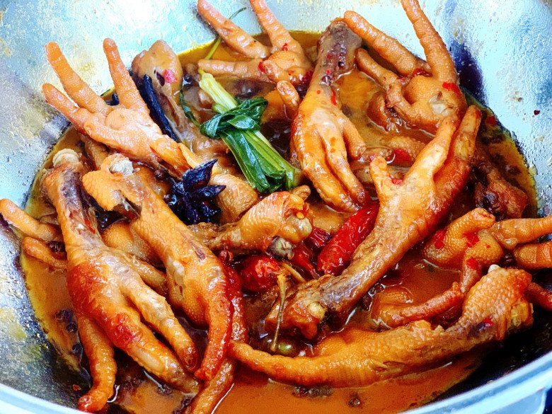 Boiling chicken feet forever is boring, bringing this kind of stock can make a mouth-watering dish with rice - 11