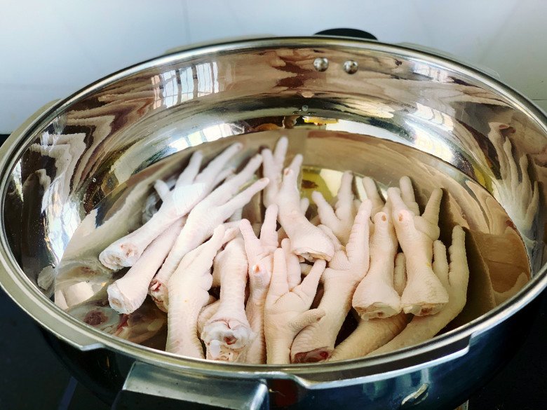 Boiled chicken feet forever is boring, bringing this type of stock to make a delicious dish with rice - 3