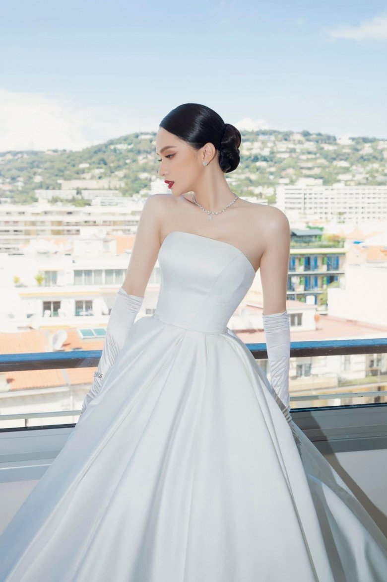 Huong Giang went to Cannes for the first time and became the focus of her beautiful white dress - 1
