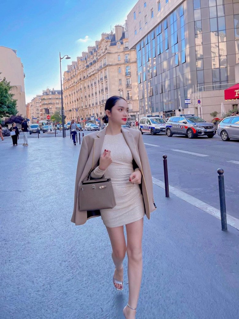 Huong Giang went to Cannes for the first time and became the center of attention thanks to her excellent white dress - 5
