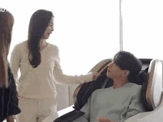 Ngôi sao 24/7: Kim Tae Hee nựng yêu ông xã, nhìn ánh mắt nhân viên chứng kiến mà thương