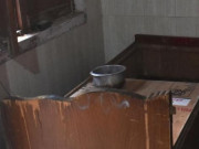 Tin tức - Con gái không liên lạc được với bố mẹ, vội vã đến nhà, chết lặng khi mở chiếc hộp dưới gầm giường