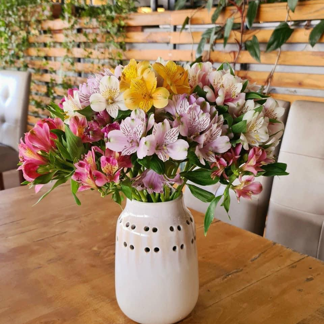 amp;#34;Cơn sốtamp;#34; cắm loại hoa vừa lạ vừa rẻ, mix màu sặc sỡ, chỉ 45.000 đồng/bó đẹp kiều diễm chị em mê mẩn - 4