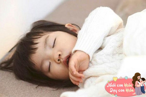 3 sleeping positions silently make children become less and less beautiful and more susceptible to diseases - 4