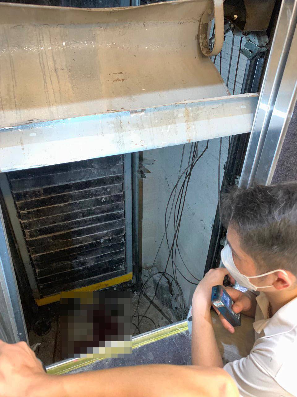 Elevator crash 2 people died in Hanoi: Determining the initial cause - 6