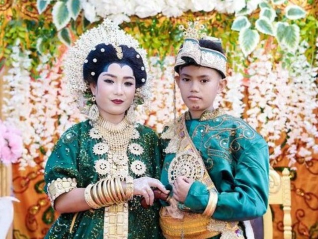 Cô dâu 16 tuổi cưới chú rể 15 tuổi trẻ măng, của hồi môn là 1 mảnh đất, ngỡ ngàng lý do gia đình đưa ra