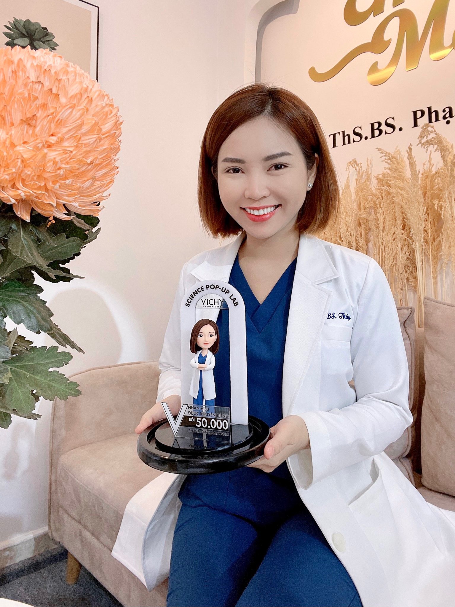 Thạc sĩ Bác sĩ Phạm Cẩm Thúy – gương mặt trẻ nổi bật ngành da liễu tại TP.HCM - 1