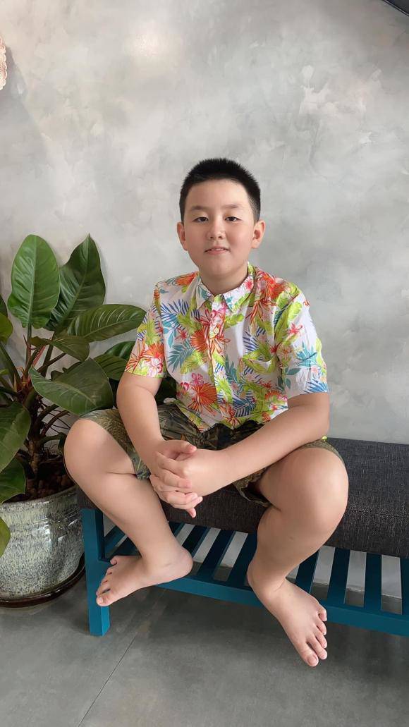 Le Phuong's son grows more and more like his stepfather, 10 years old still likes to show his love to his mother - 8
