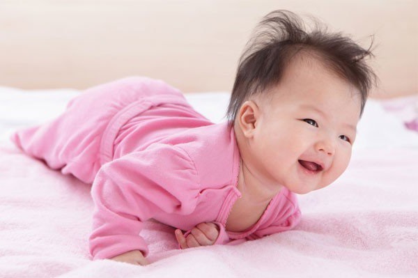 Em bé 3 tháng tuổi có thể làm được những gì?  Cha mẹ nên biết sự phát triển của trẻ 3 tháng tuổi - 4