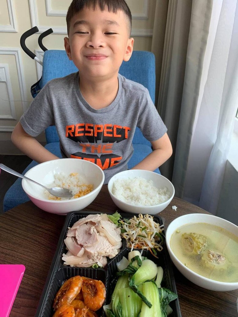 Jacky Minh Tri and his biological mother returned to Vietnam, the 11-year-old boy is big, his face is like his sister Thanh Thao - 14
