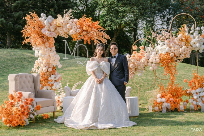 Cặp đôi diễn viên, người mẫu Mai Như Quỳnh và đạo diễn hình ảnh Trang Công Minh là nhân vật chính trong MV Ngày đầu tiên của Đức Phúc.