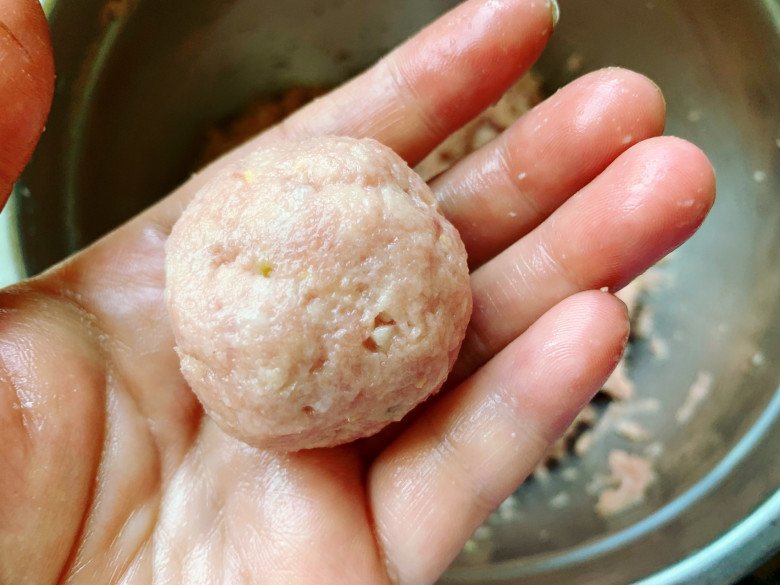 Pork ball with this tuber and then steamed and oyster sauce, the whole family eats it non-stop - 7