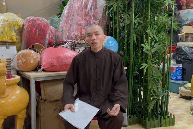 Đối tượng Lê Thanh Nhị Nguyên trong một clip trên Mạng xã hội.