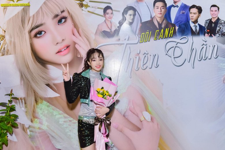 12-year-old Bang Kieu's daughter works hard to sing, saves money to make her own liveshow - 16