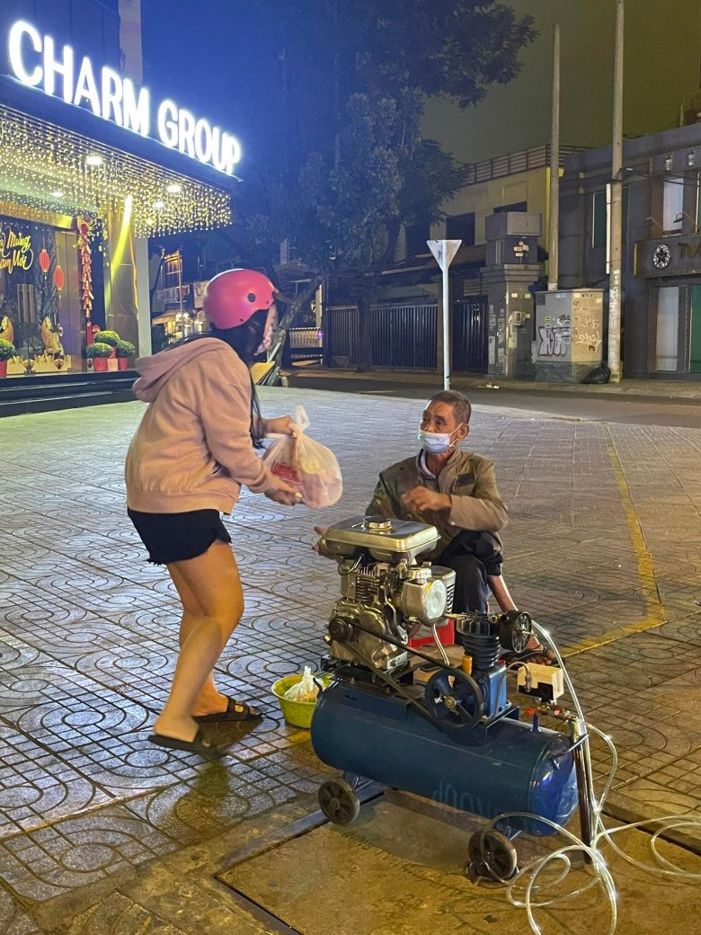 Con gái cùng huyết thống với Đàm Vĩnh Hưng 18 tuổi làm bà chủ, sống sang chảnh, chăm làm từ thiện - 12