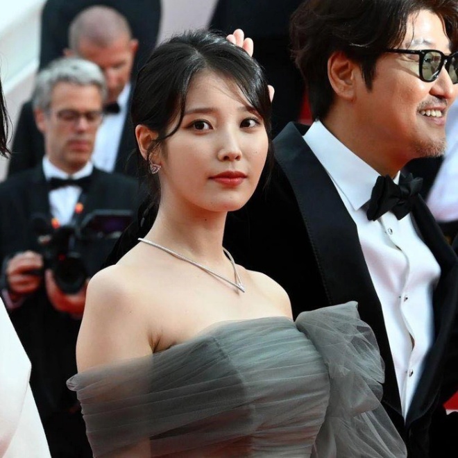 amp;#34;Nation's sisteramp;#34;  Wearing an off-shoulder dress for the first time to Cannes, the international reporter's attitude caused a fever - 4