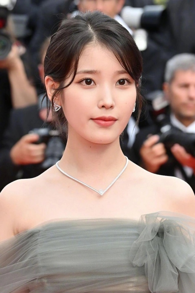 amp;#34;Nation's sisteramp;#34;  Wearing an off-shoulder dress for the first time to Cannes, the international reporter's attitude caused a fever - 5