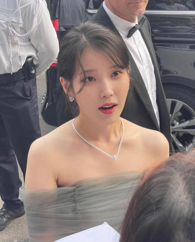amp;#34;Nation's sisteramp;#34;  Wearing an off-shoulder dress for the first time to Cannes, the international reporter's attitude caused a fever - 11