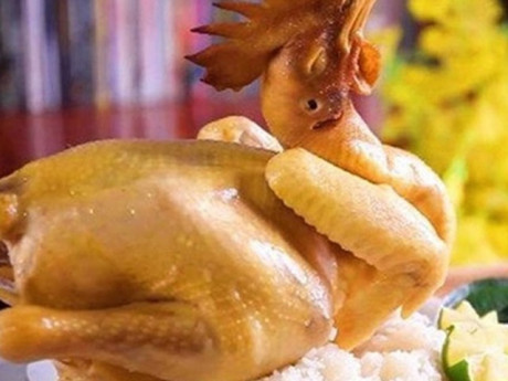 Cách luộc gà ngon da vàng giòn, không bị nứt, đỏ ai cũng nên biết