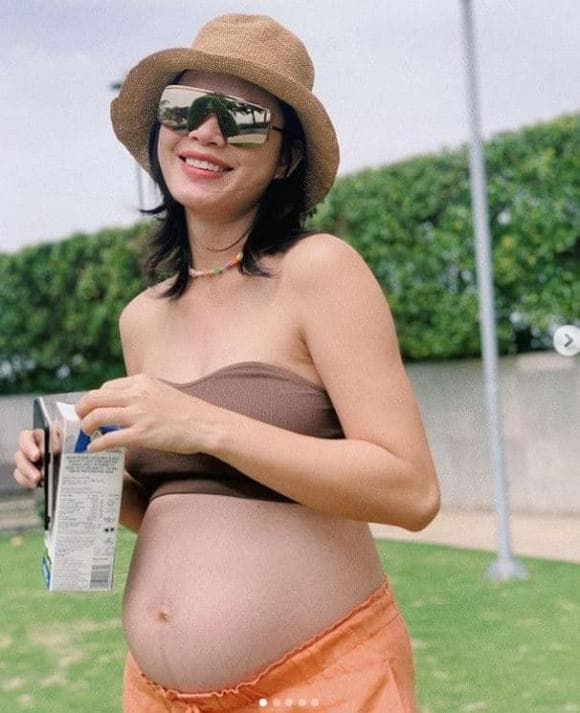 Just posted a sexy pregnancy photo, Tran Hien gave birth, revealing the baby's face just like her father - 1