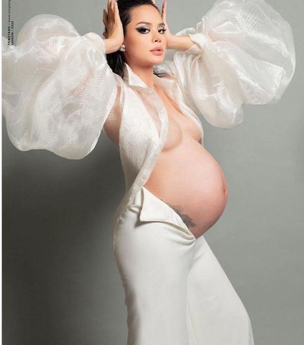 Just posted a sexy pregnancy photo, Tran Hien gave birth, revealing the baby's face just like her father - 5