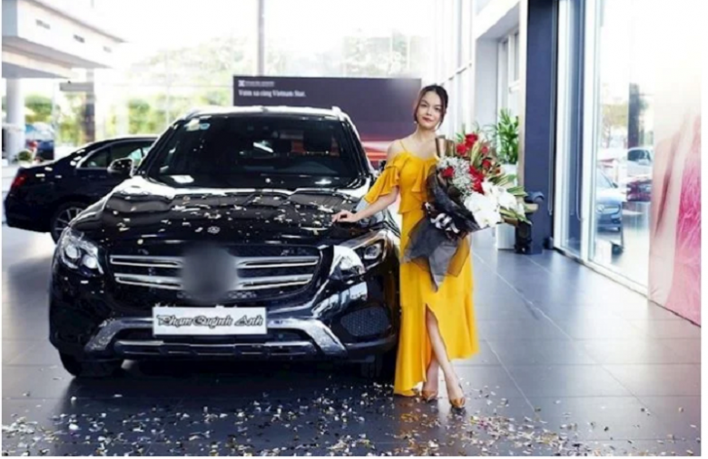 Pham Quynh Anh U40 is a beautiful single mother, buys a house, buys a car, takes her children to luxurious Singapore travel - 10