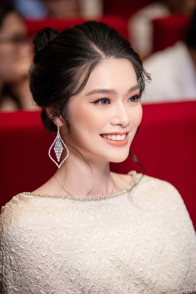 Nhan sắc ngọt ngào của Top 6 Miss World 2021 Pricilia Carla Yules.