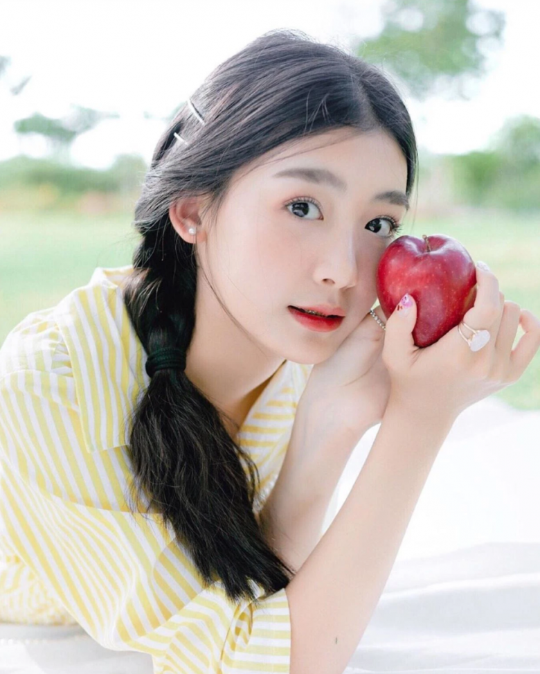 Eat an apple a day: Ngo Thanh Van is young forever, IU loses 4.5kg/week - 4
