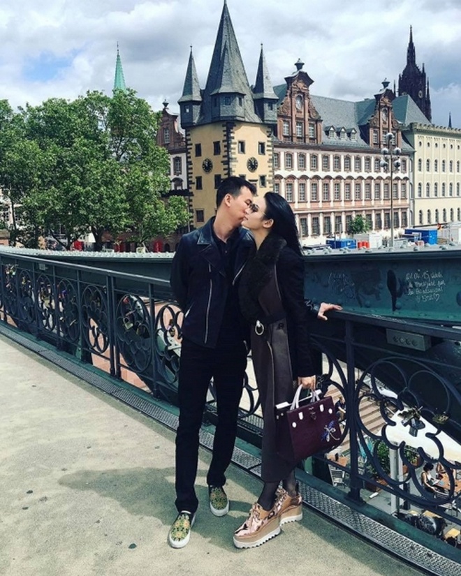 Rất hiếm khi chia sẻ về chồng nhưng mỗi lần đăng ảnh thì vợ chồng Huyền Baby lại gây chú ý với độ mùi mẫn, ngọt ngào.