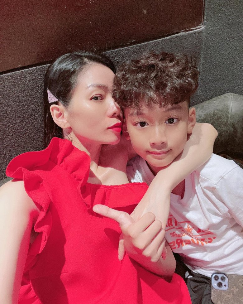 Le Quyen shows off her son like a Korean marshal, she is praised for her beautiful face and big ears like a giant father - 1