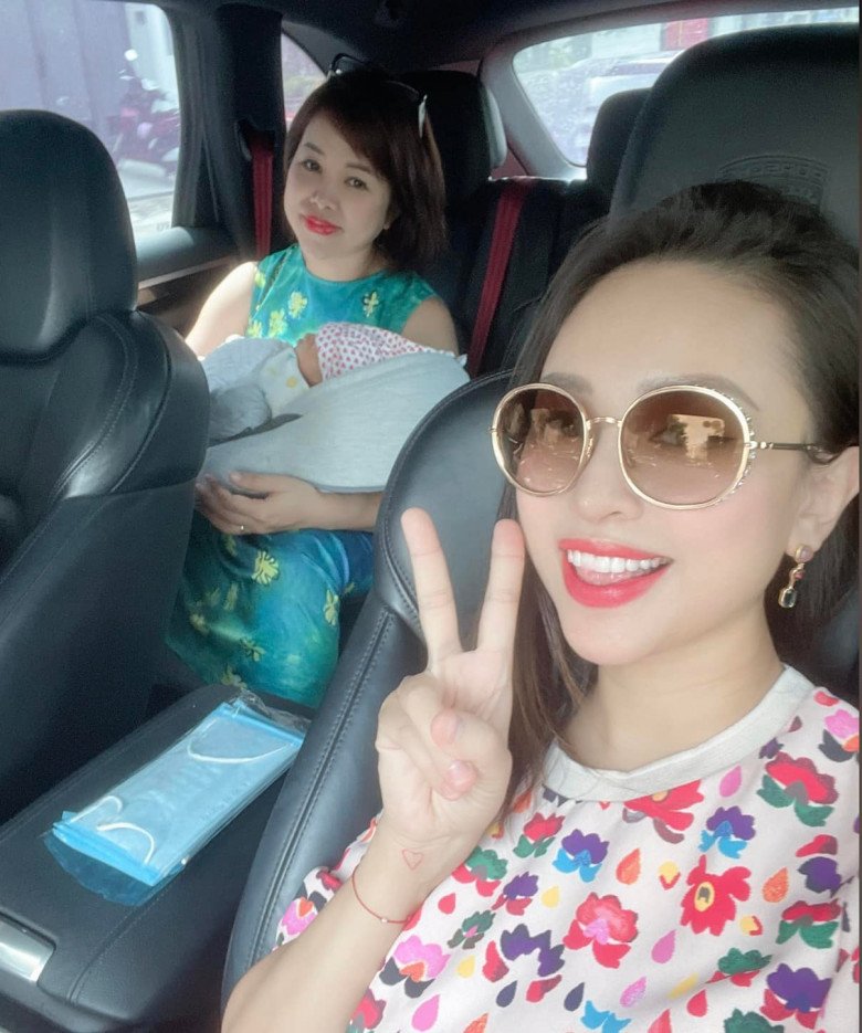 Bringing her stepchild to Saigon, Van Hugo beauty Diary Vang Anh has now given birth to become a mistress - 16