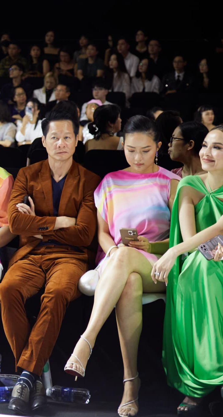 Phan Nhu Thao reappeared at the event, sitting among the beauties wearing revealing clothes, still showing off amp;#34;treasureamp;#34;  - 3