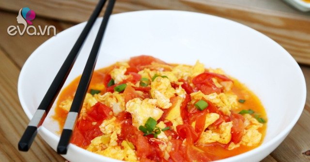 Make tomato scrambled eggs, put eggs or tomatoes first, many people do it wrong so it’s not delicious