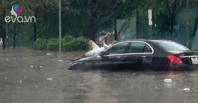 Mercedes driver lying on the bonnet surfing the phone in the middle of the immense sea, fans commented humorously