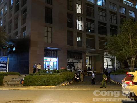 Falling from the 22nd floor of an apartment building in Ho Chi Minh City to death, after arguing with his girlfriend - 2