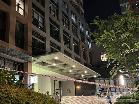Falling from the 22nd floor of an apartment building in Ho Chi Minh City to death, after arguing with his girlfriend - 1
